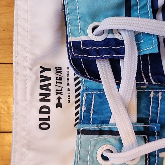 Old Navy Men's swim shorts size XL - Picture 3 of 7
